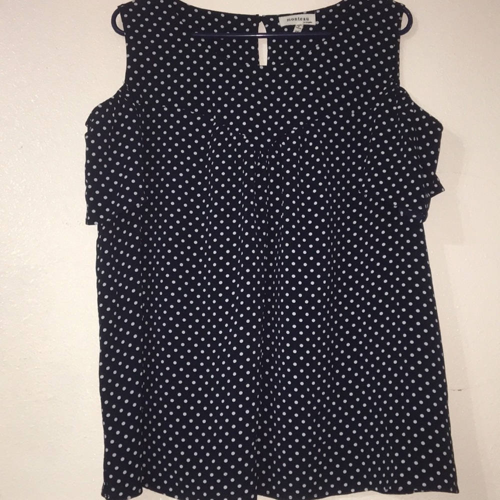 Monteau blouse with cut out on arm.